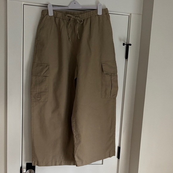 GAP Pants - GAP Wide-Leg Cargo Pants in Khaki